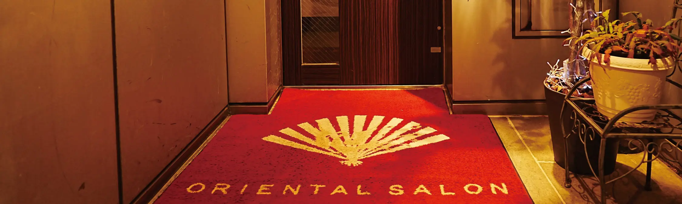 オリエンタルサロン入口